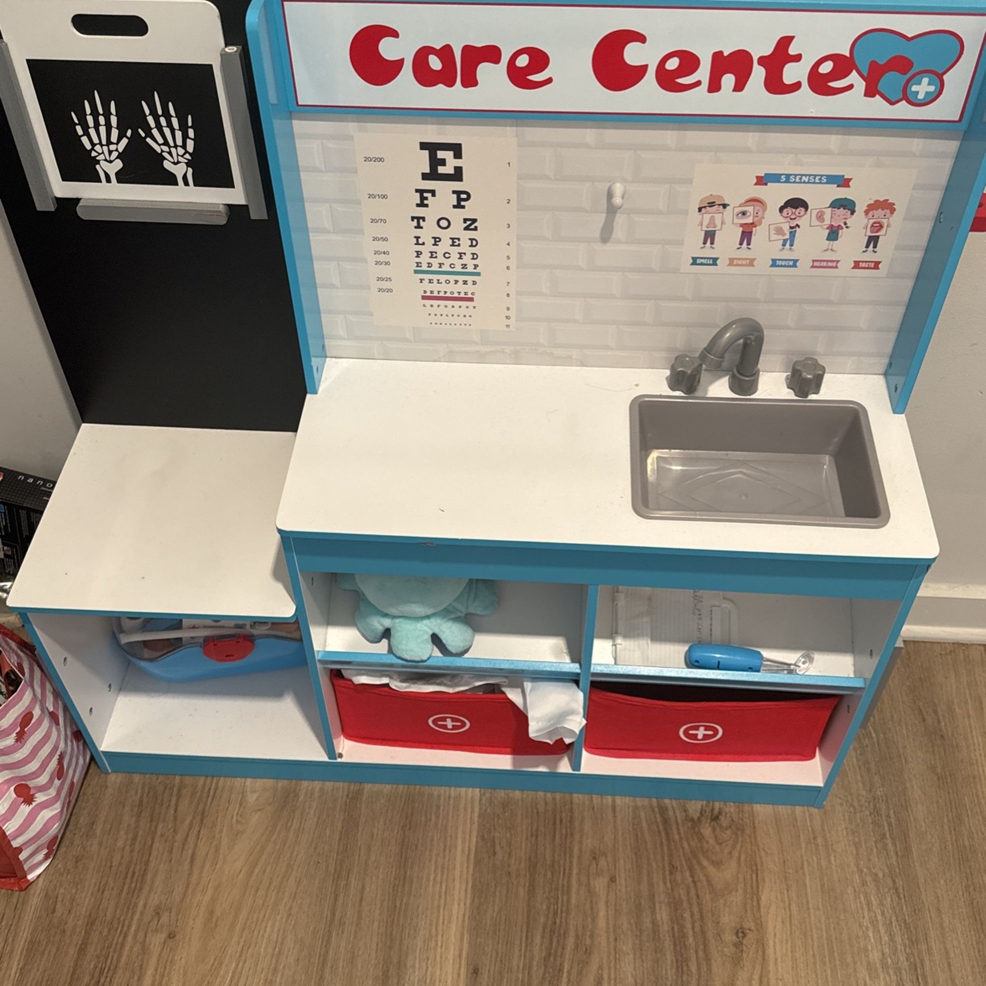 Best Choice Products Pretend Play Doctor's Office, Wooden Medical Center Toy Set for Kids w/ Carrying Case, All Accessories Included, Height Measurer,