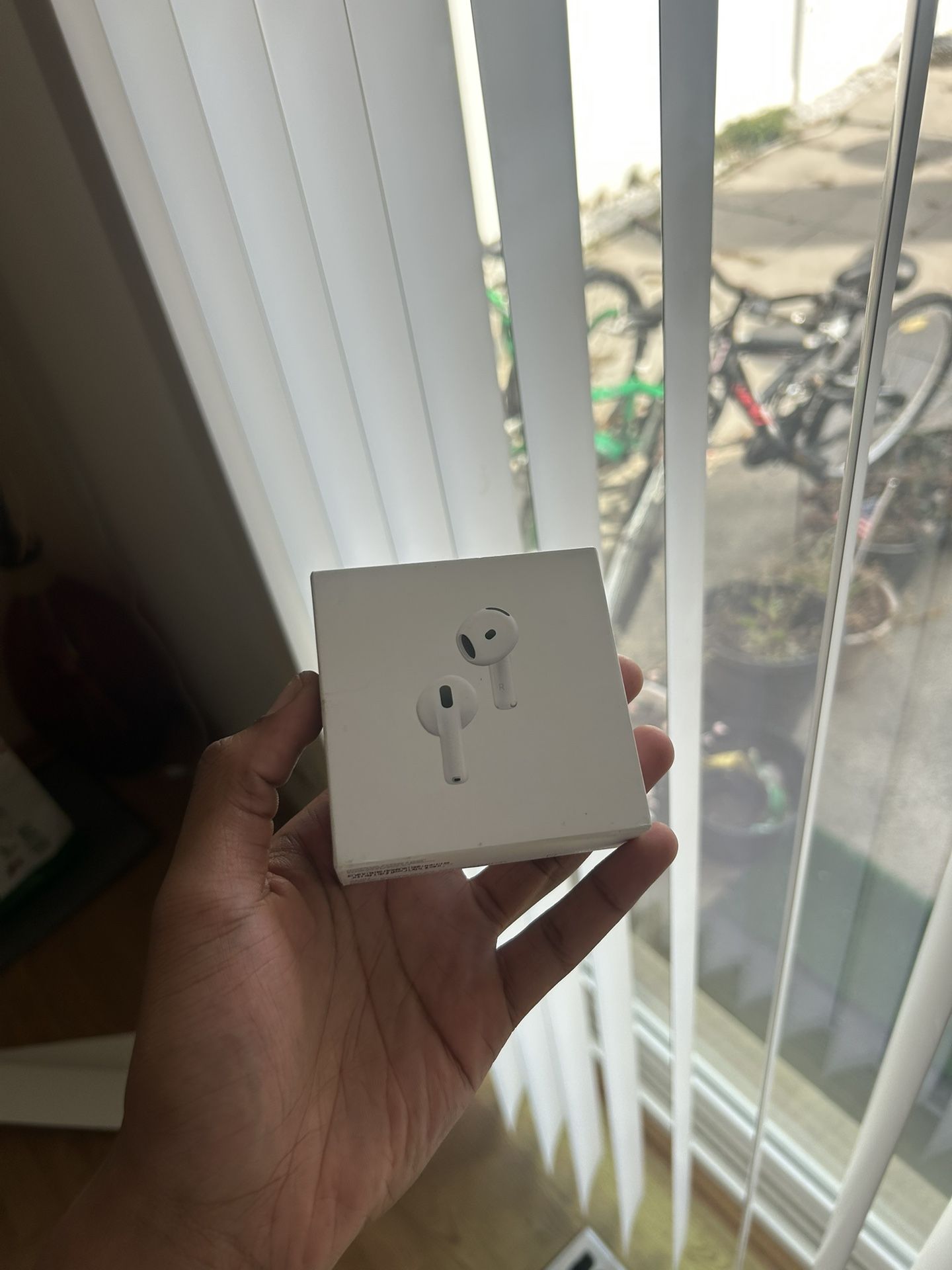 Air pod pro 4’s