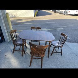 Table & Chairs