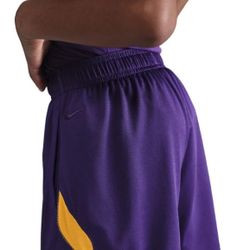 New 
Size XL Kids  
Nike Kobe Bryant Dri-FIT 
Mesh Shorts  Purple Gold 
HJ1005-547