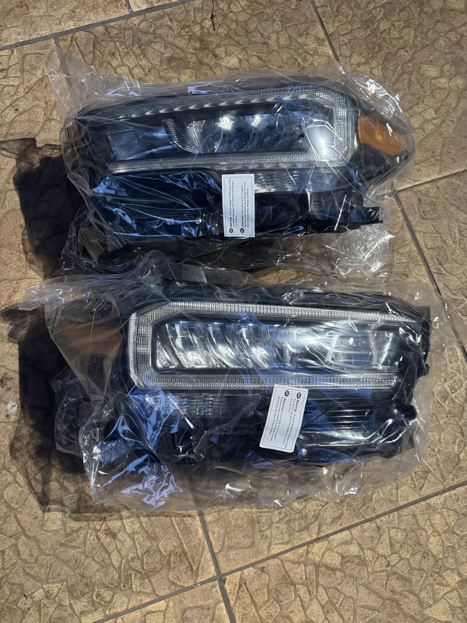 2016 - 2023 Toyota Tacoma Headlights