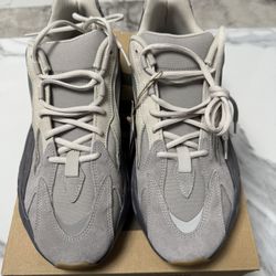 Yezzy 700 V2 Tephra Size 13.5