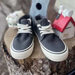 New Vans Woman's 9 Men's 7.5