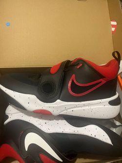 Nike Kids Sneakers (team hustle d 11)
