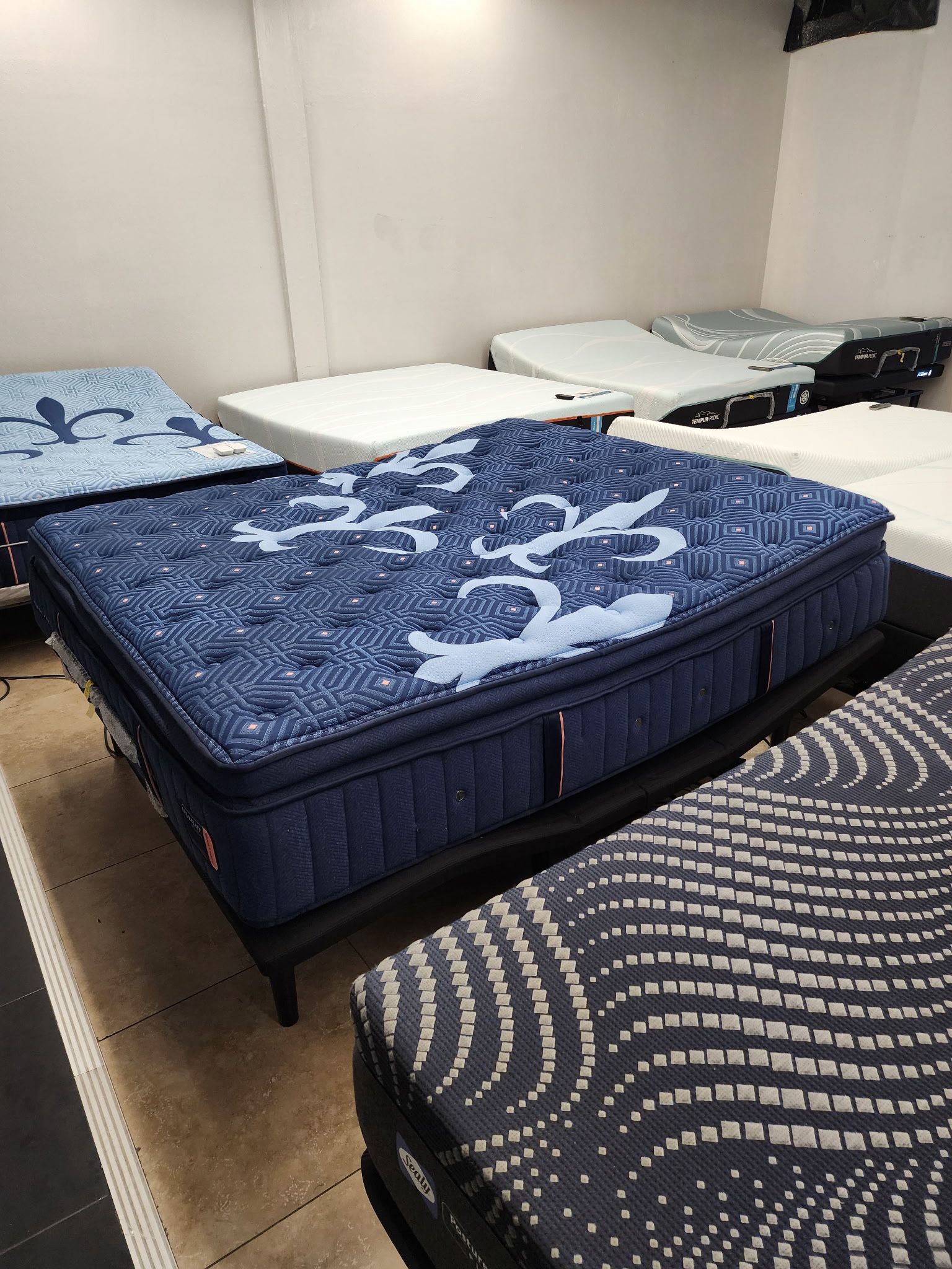 FLASH SALE!! 'Open Box' Stearns & Foster Lux Estate 16