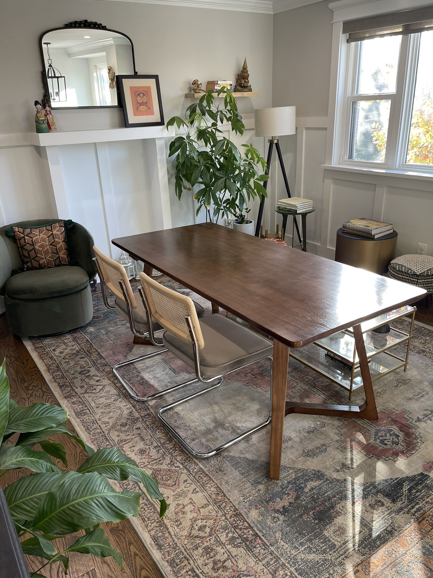 BRAND NEW TABLE! (bought in October) Chairs not included