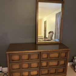 Johnson Carper Dresser With Mirror