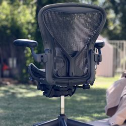 Herman Miller Fully Loaded PostureFit Size B Aeron Office Gaming Desk Chair