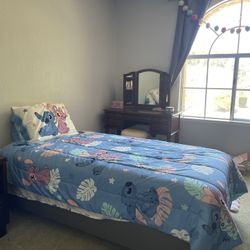 Twin lyngor IKEA Bed (no Mattress Or Bedding)