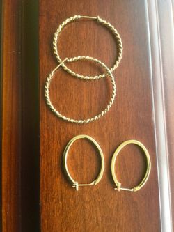 Fashion Hoops 🌷💛🌷Gold toned hoop earrings / Come visit my page !