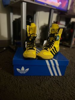 🔥 BRAND NEW Adidas 🔥