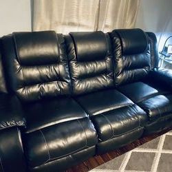 Vacherie Black Reclining Living Room Set( sofa And Loveseat 