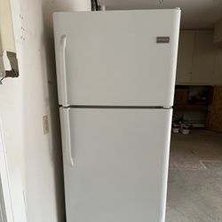 Refrigerator (Frigidaire)