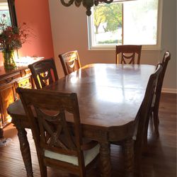 Dinning Room Table With Side Board 