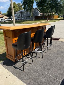 Oak bar with 4 chairs