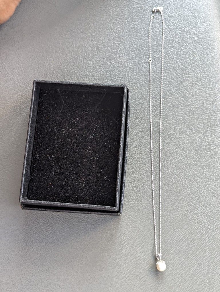 10k White Gold Chain With Pear Charm