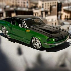 Car Model 1/24 Ford Mustang. Toys. 