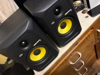 KRK Classic 8 8-inch Powered Studio Monitor Pair