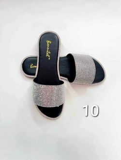New women’s sandals size 10