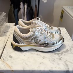 CHANEL Sneakers