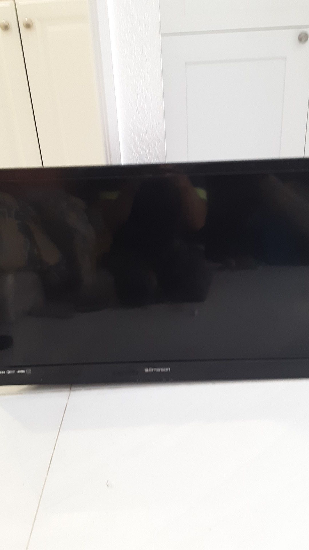 Emerson 32 inch flat Screen TV