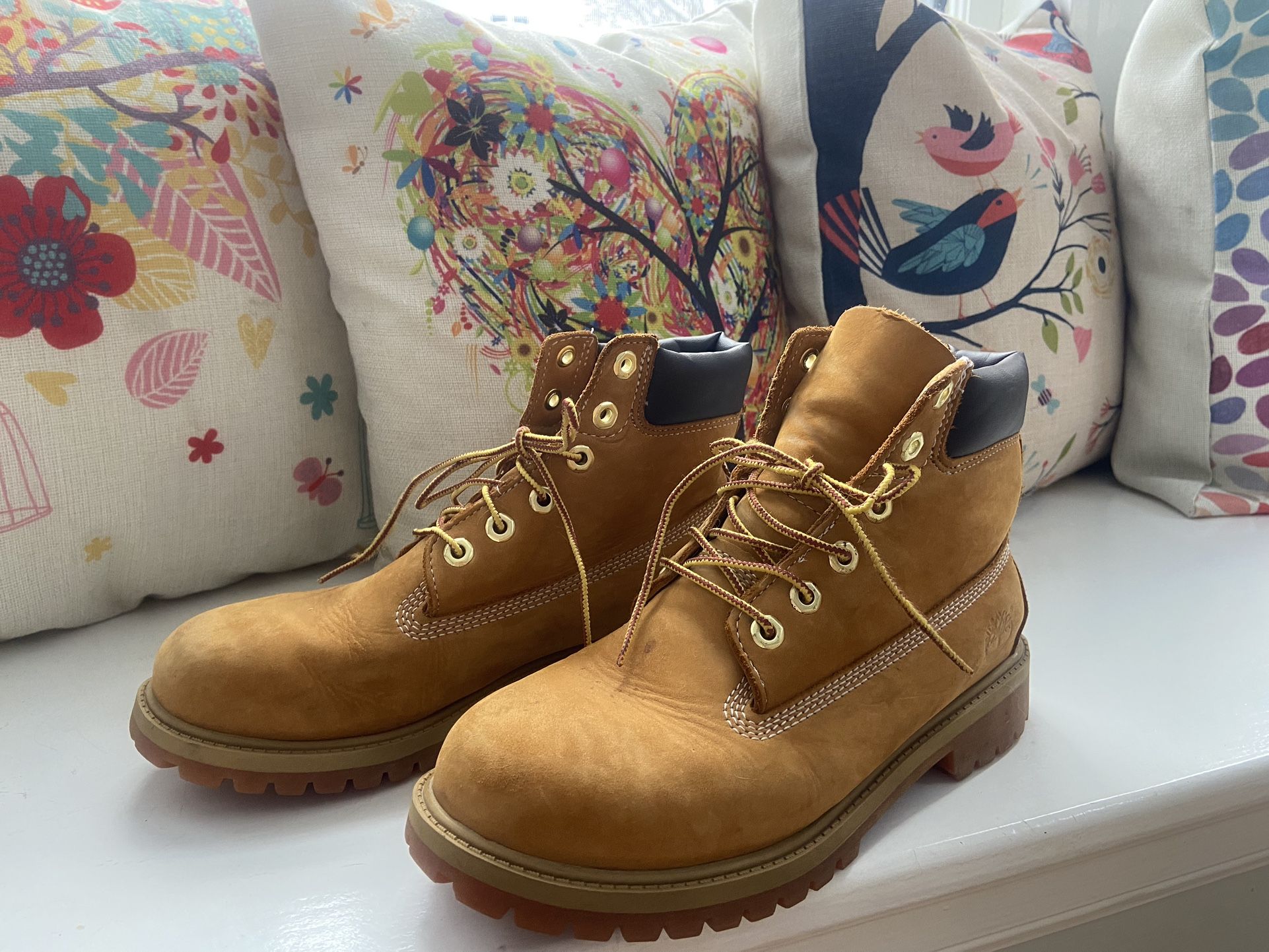 Timberland Workboots size 6 boys/men. LIKE NEW!!!!