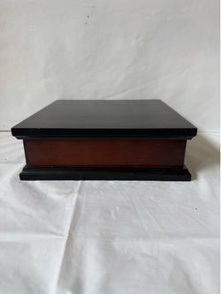 Vintage Bombay Company Wooden Pedestal Featuring a Dark Mahogany and Black Finish
