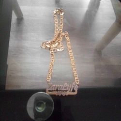 14k gold chain w/Zara Lyfe name plate.. Really Nice Piece of jewelry 