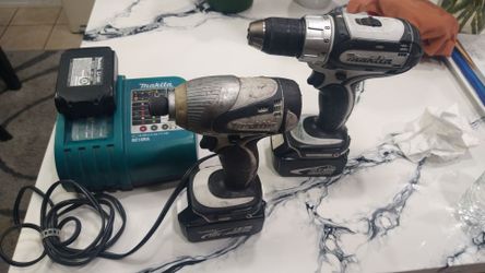 MAKITA 18V DRILL AND IMPACT DRIVER SET WITH CHARGER AND 3 BATTERIES