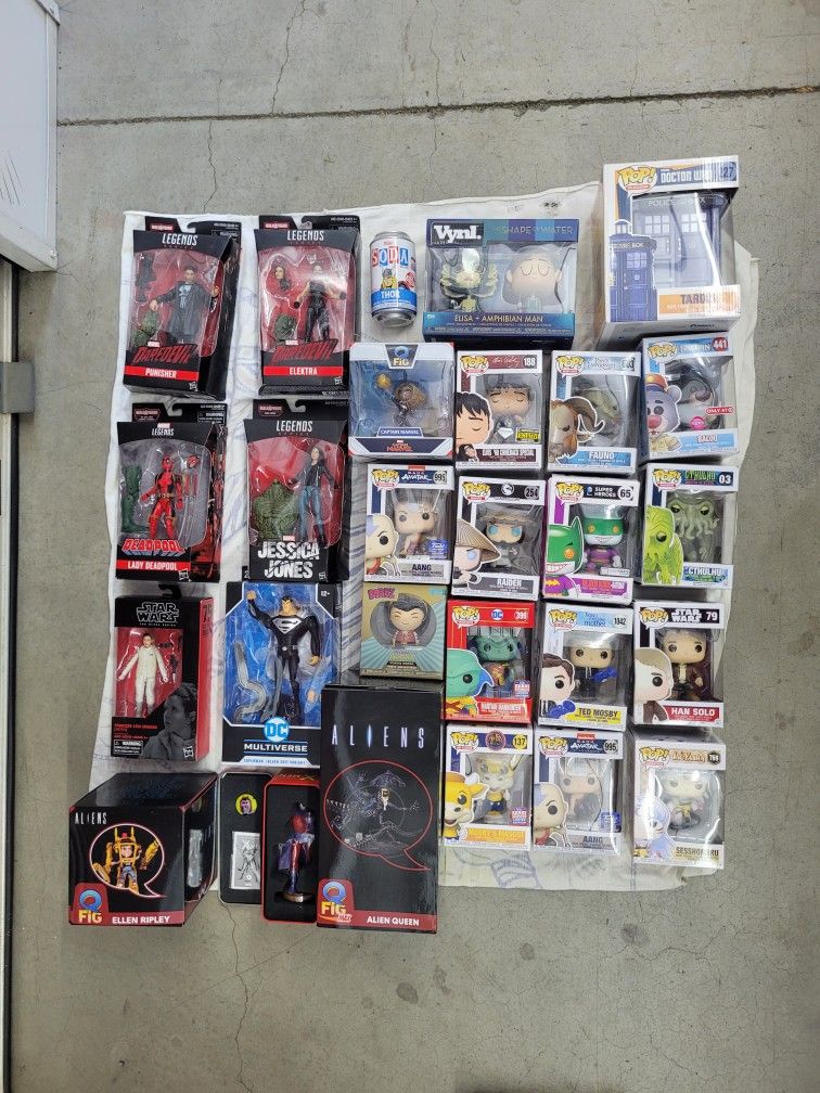 🎁HUGE Collectable and Action Figure Lot!! 🎁