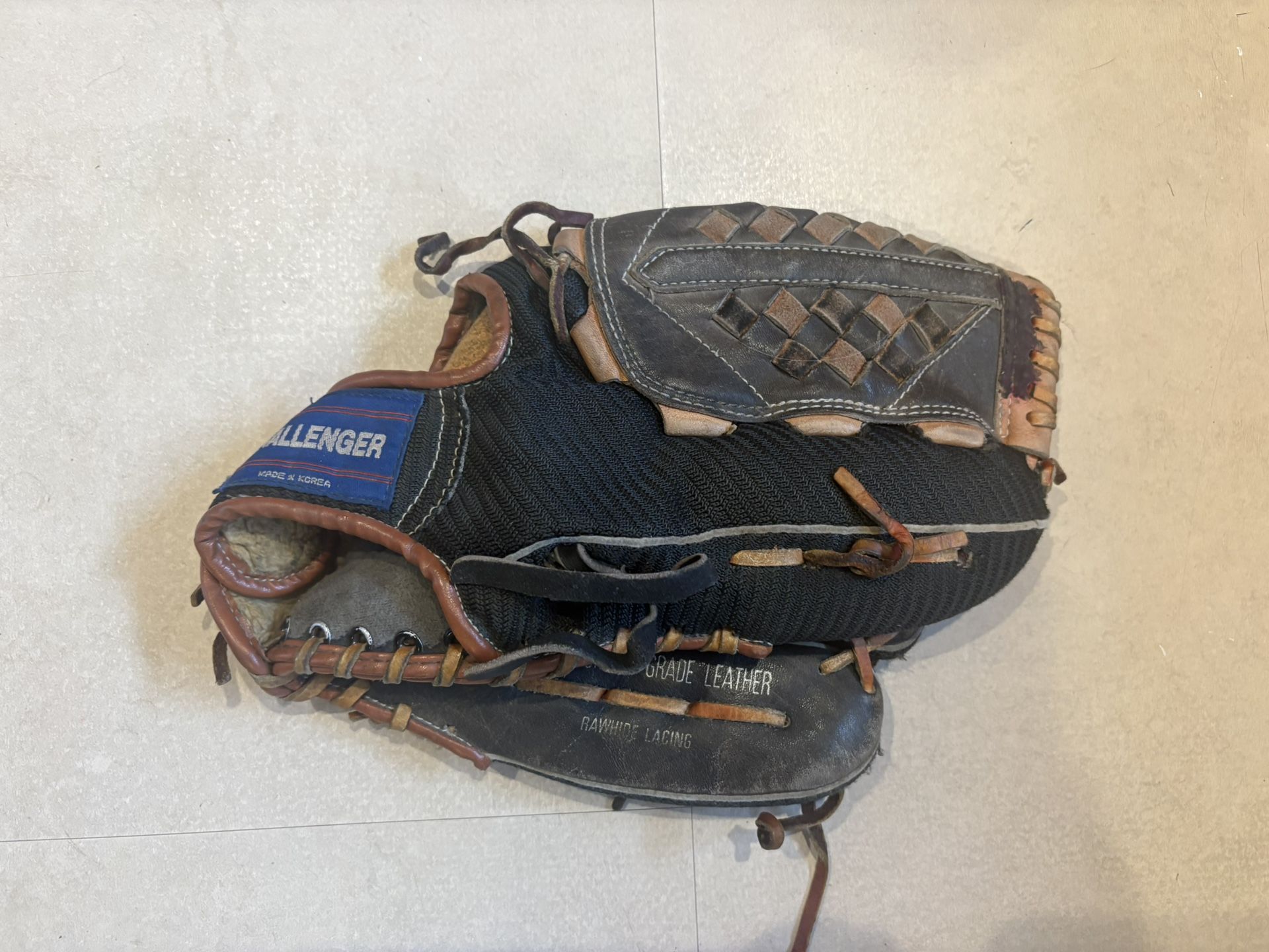 Challenger Pro Spirit Infielders Mitt.