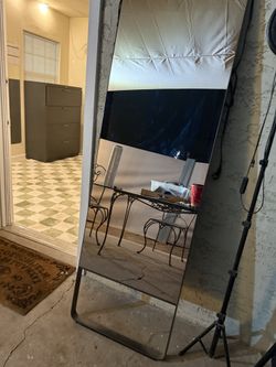 Lululemon Workout MIRROR “Brand New” MUST GO ASAP