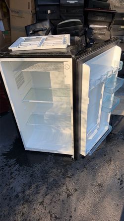 Mini refrigerator