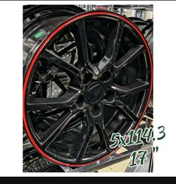 Clean 17s ready to mount! 🛞🔥 ​⚡ Size: 17" 💥 Bolt Pattern: 5x114.3 🚗 Fits: Honda, Toyota, Nissan, Hyundai, Kia, Lexus & more! ​📍 Phoenix Tires & W