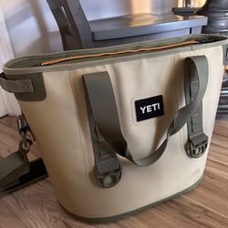 YETI COOLER  GREEN LARGE