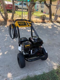 DEWALT
3600 PSI 2.5 GPM Gas Pressure Washer, Honda GX200 Engine (50-State), Heavy-Duty Commercial Cold Water Power Cleaner