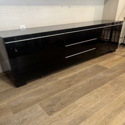 Modern High Gloss Black Lacquer Tv/Media Console 