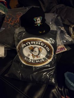 Chicago Bears NFL hoodie large and new era Hat Set