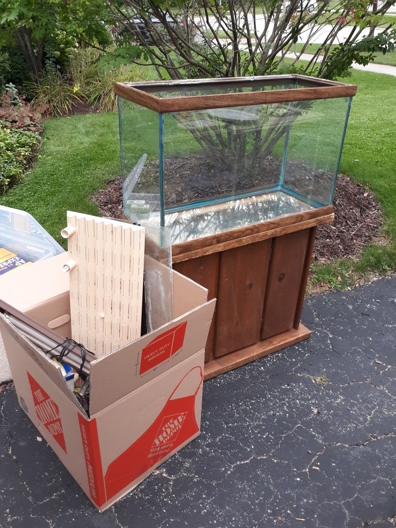 FREE!!! 28 gallon fish tank and stand
