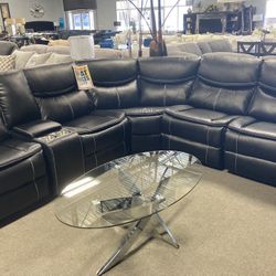 Lovely Leather  Sectional 😊 Easy Financing Available 👍😎 Free Delivery 🚚 