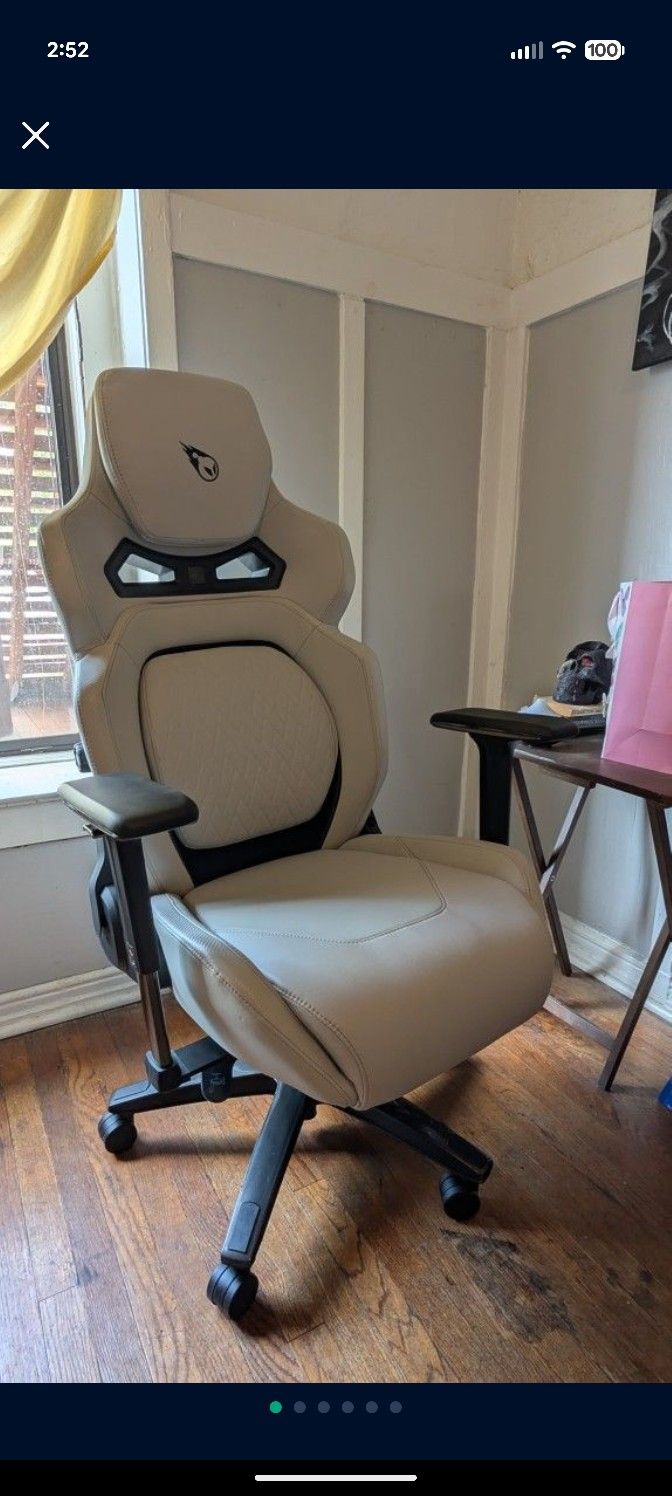 DPS Elite Gaming Chair White 