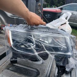 Grand Cherokee Headlight Right Side 