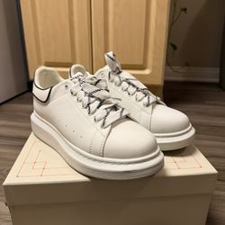 Alexander McQueen Oversized Sneakers – White/Black – Size 44 – Like New
