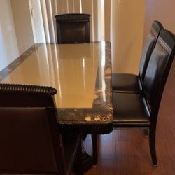 Comedor En Buenas Condiciones. $300 