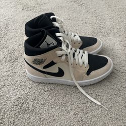 Women’s 7 Jordan 1 Mid Barely Orange