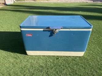1970's Coleman Blue Snow Lite Cooler.  Cooler is in great condition for its age.  Very little rust no cracks inside or out.  Small crease on front and