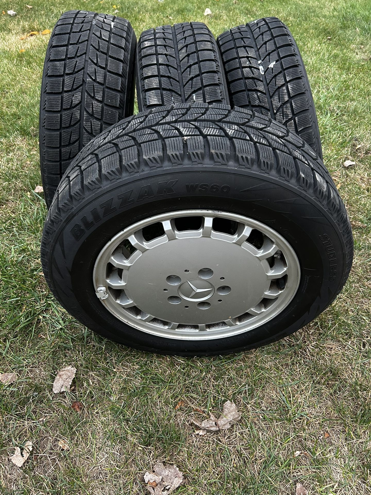 A set of 4 wheels with rims/195/65 R15 91R