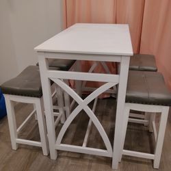 White And Grey Table Set