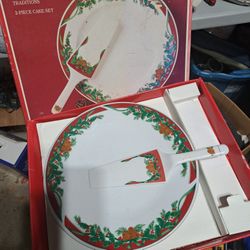 NEW CAKE SERVING DISH W/SPATULA