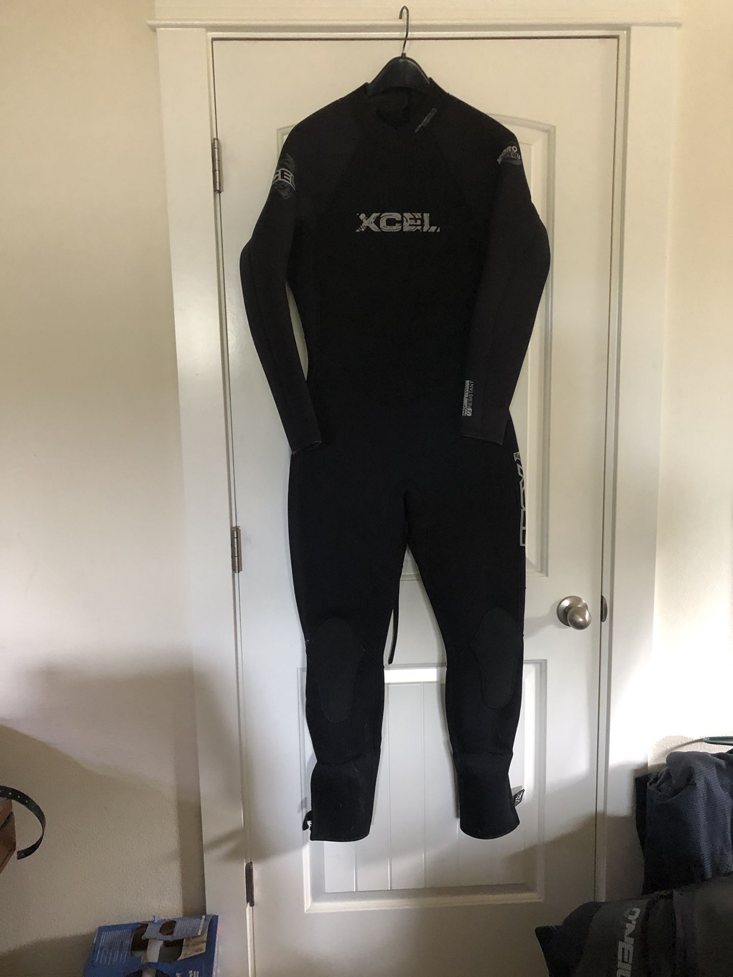 Men’s size medium Xcel wetsuit